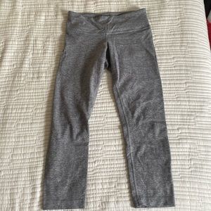 Grey lululemon wunder under leggings (cropped 7/8)